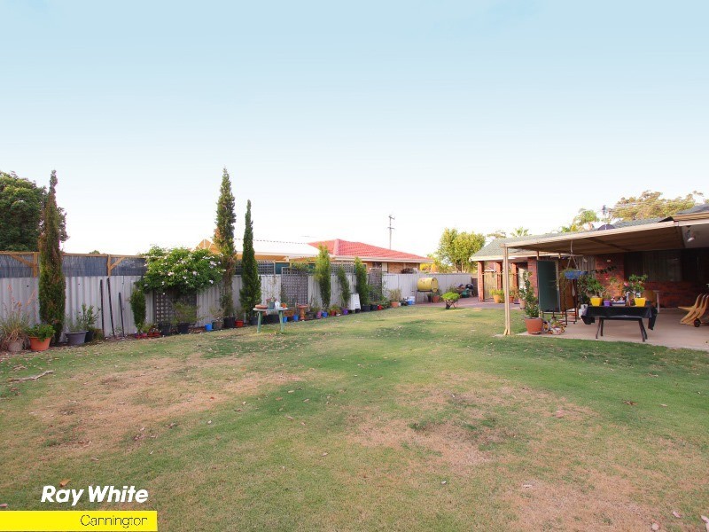 9 Ningaloo Way, Thornlie WA 6108