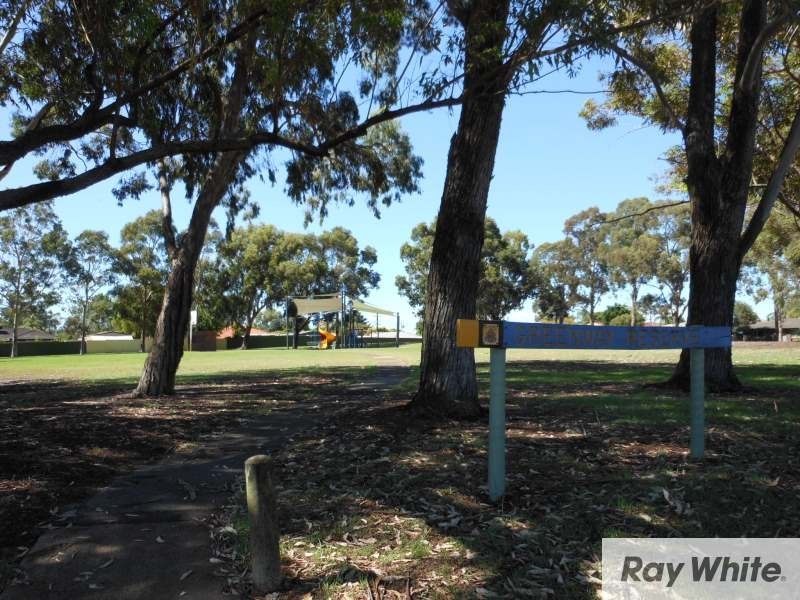 4 Greenway Avenue, Thornlie WA 6108