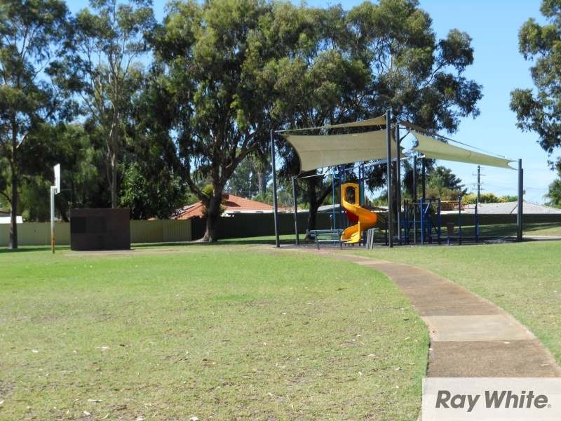 4 Greenway Avenue, Thornlie WA 6108