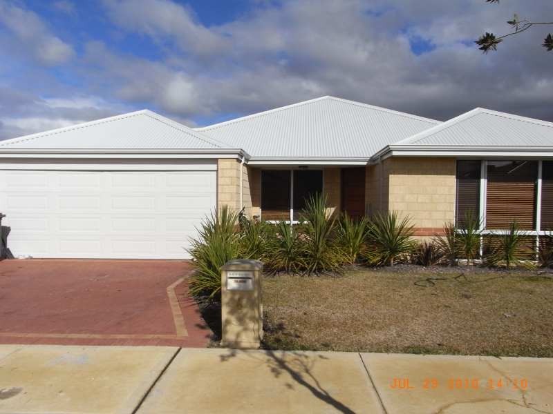 4 Pleasant Ave, Piara Waters WA 6112