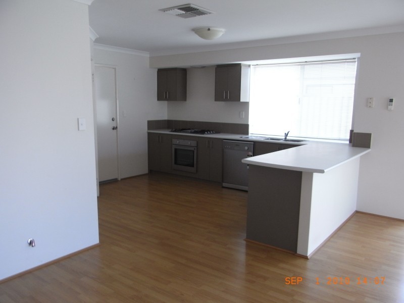 4 Pleasant Ave, Piara Waters WA 6112