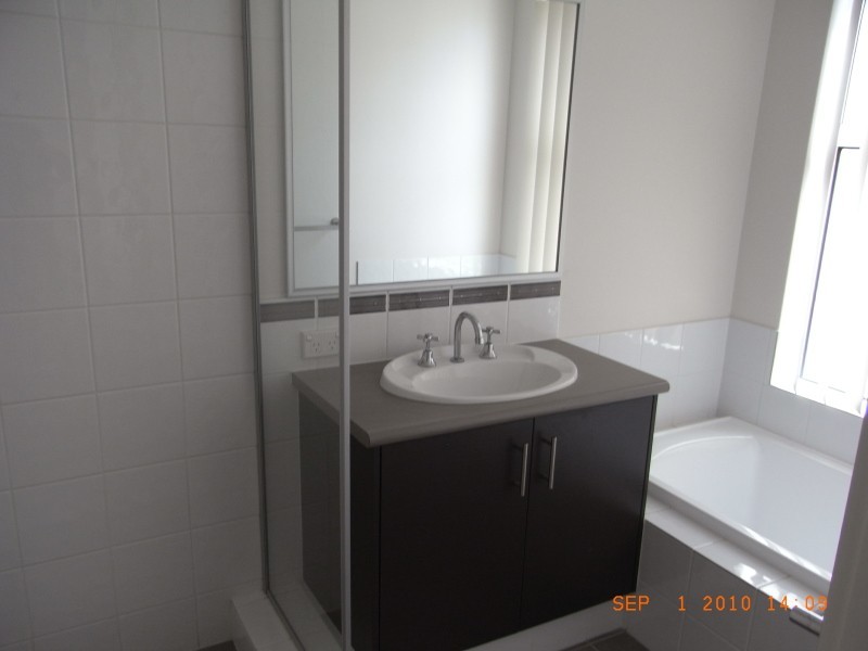 4 Pleasant Ave, Piara Waters WA 6112