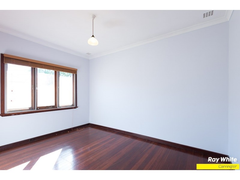 22 Barnsley Street, Queens Park WA 6107