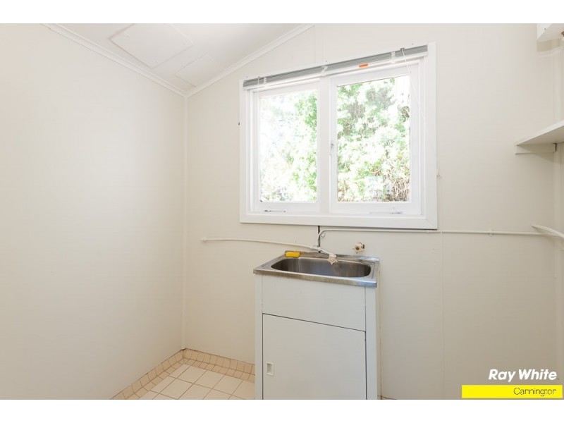 22 Barnsley Street, Queens Park WA 6107