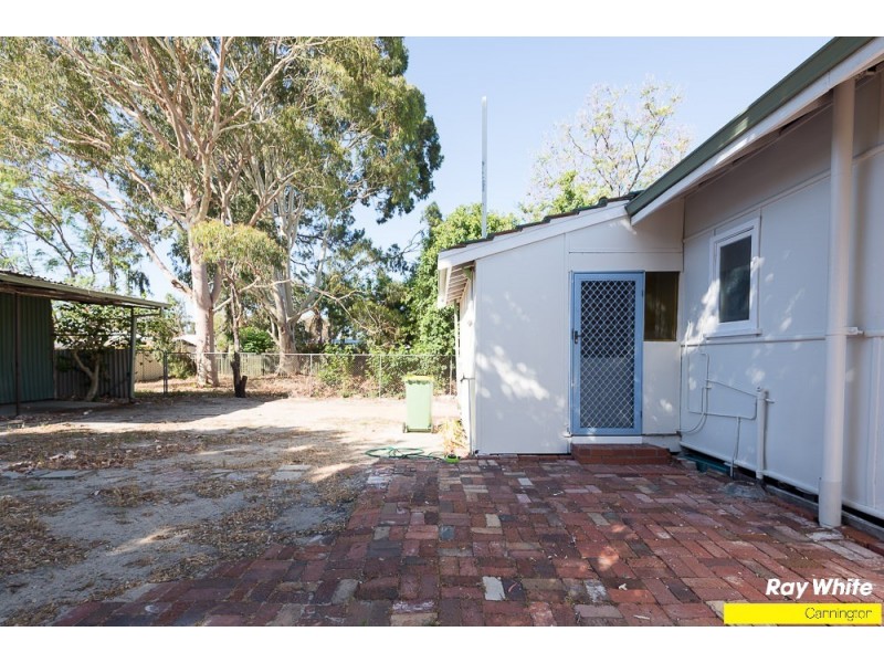 22 Barnsley Street, Queens Park WA 6107