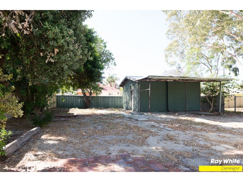 22 Barnsley Street, Queens Park WA 6107