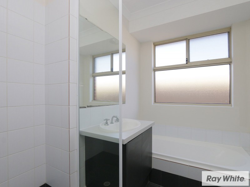 4/42 Doust Street, Cannington WA 6107