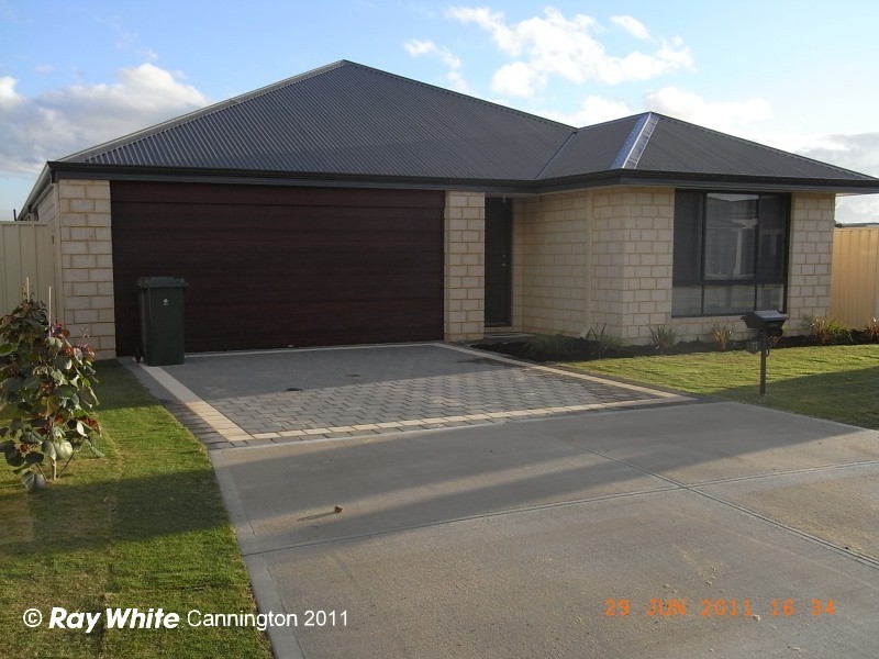 11 Magnesia Road, Wattle Grove WA 6107