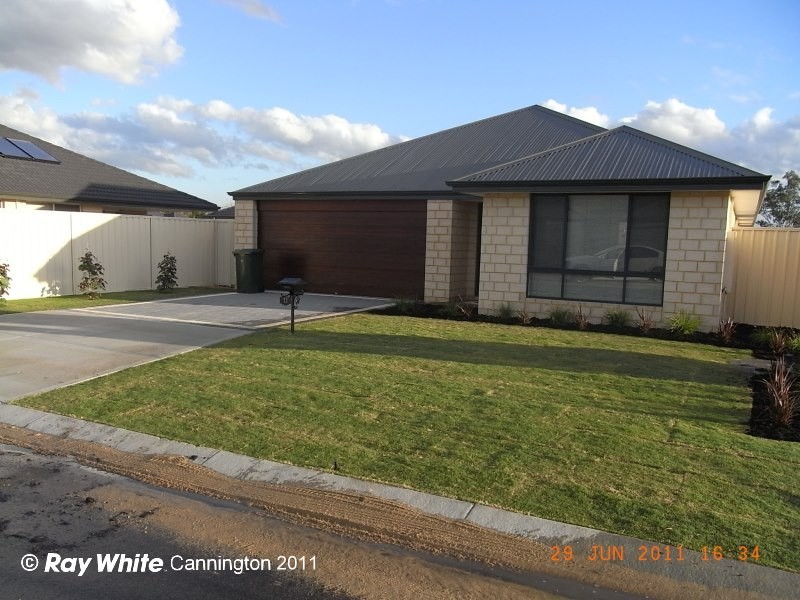 11 Magnesia Road, Wattle Grove WA 6107