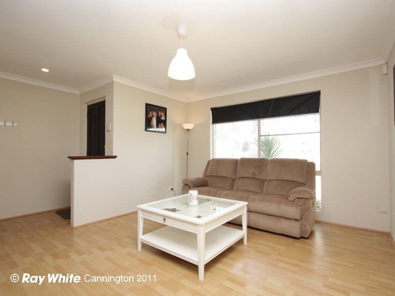 135 Seville Drive, Seville Grove WA 6112