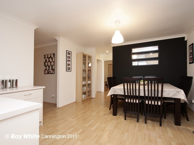 135 Seville Drive, Seville Grove WA 6112