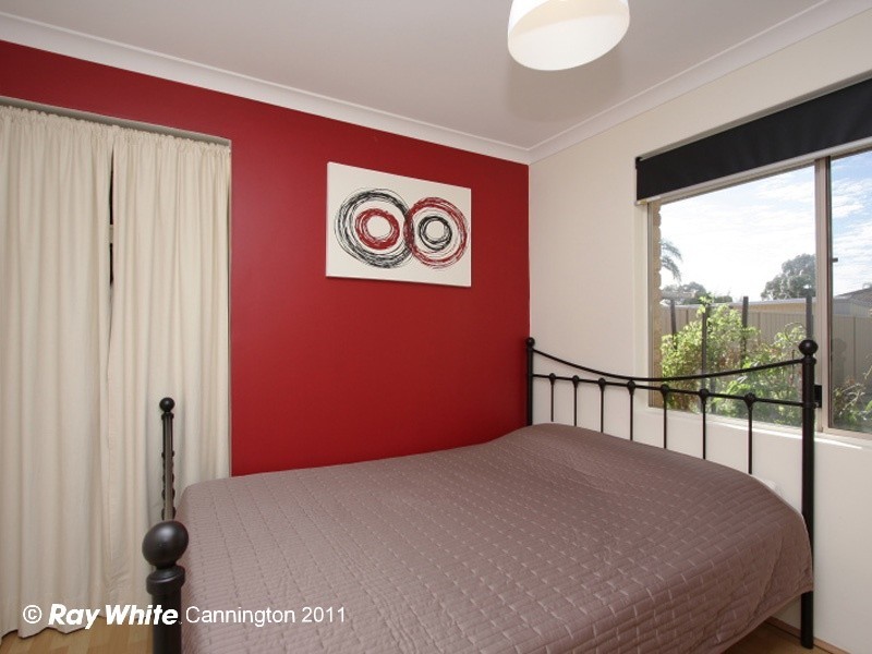 135 Seville Drive, Seville Grove WA 6112