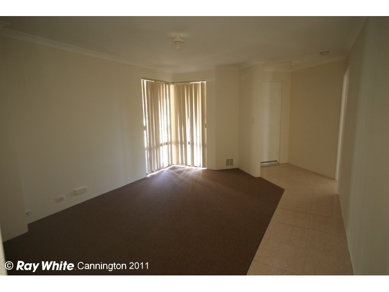 13 Mannix Pass, Queens Park WA 6107