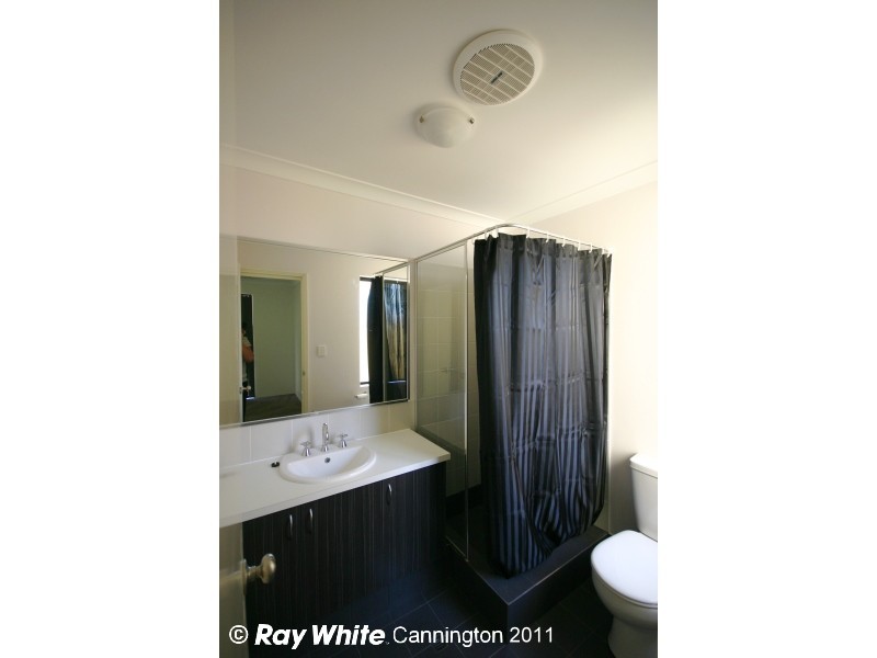 2c Leslie Street, Cannington WA 6107