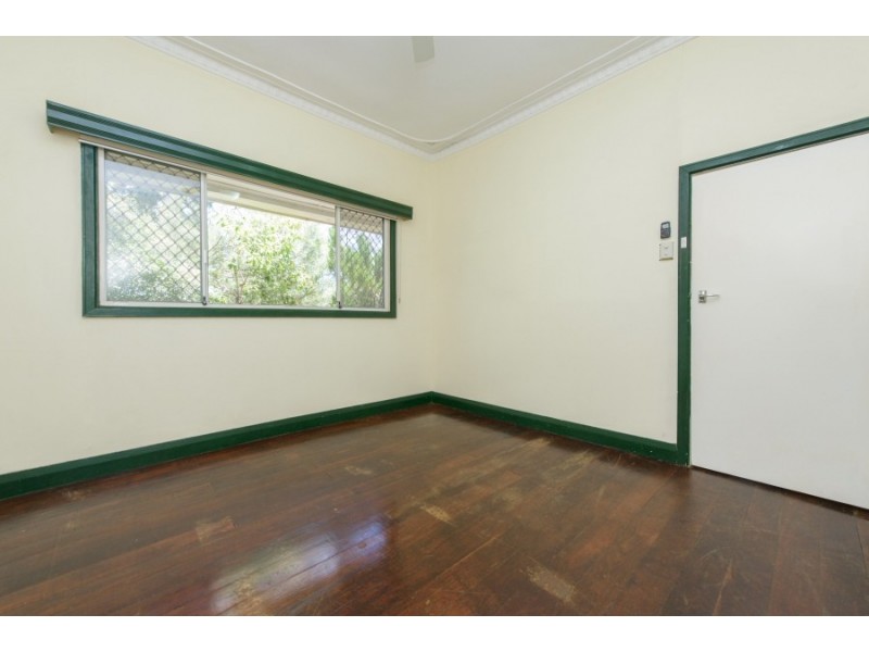 31 Fitzroy Street, Queens Park WA 6107