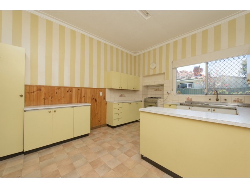 31 Fitzroy Street, Queens Park WA 6107