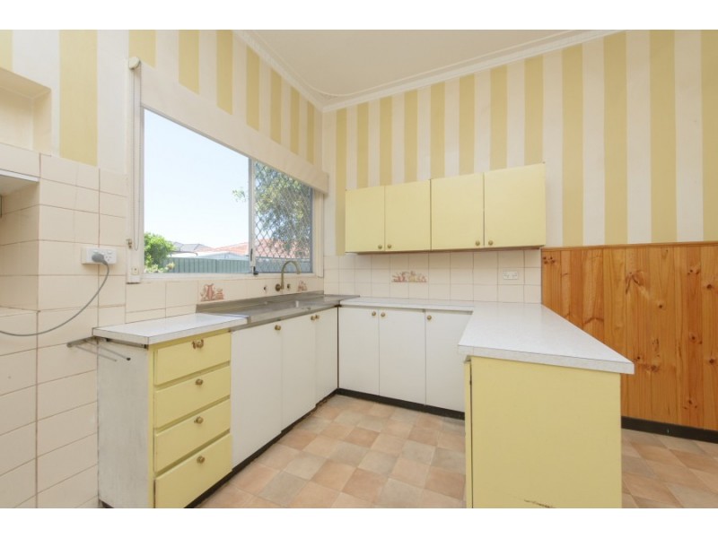 31 Fitzroy Street, Queens Park WA 6107