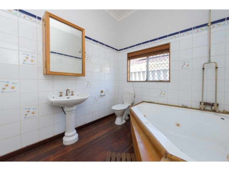 31 Fitzroy Street, Queens Park WA 6107