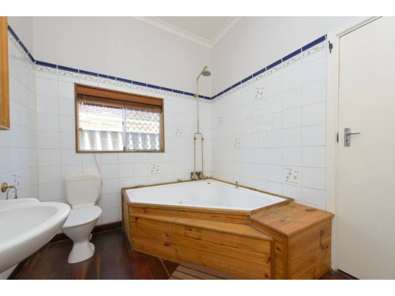 31 Fitzroy Street, Queens Park WA 6107