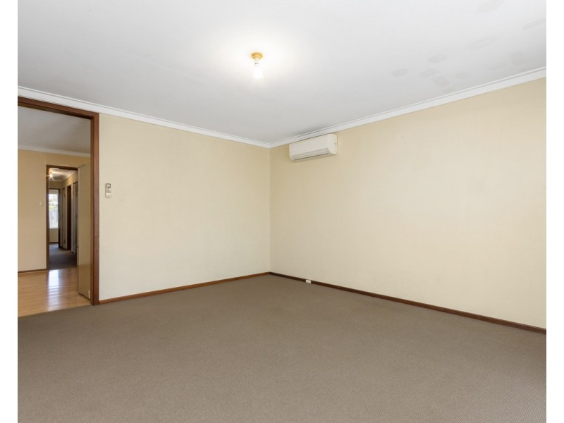 9a Longfield Road, Maddington WA 6109