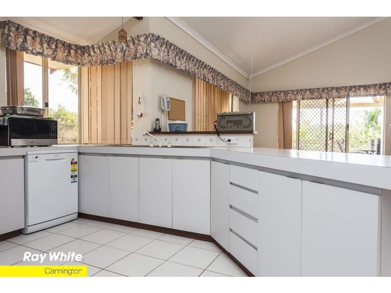 14 Taronga Drive, Kelmscott WA 6111