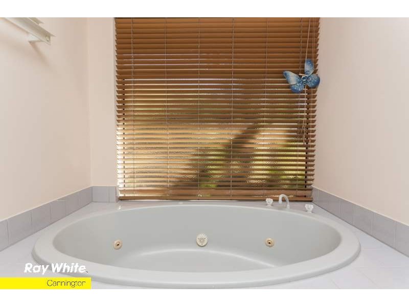 14 Taronga Drive, Kelmscott WA 6111