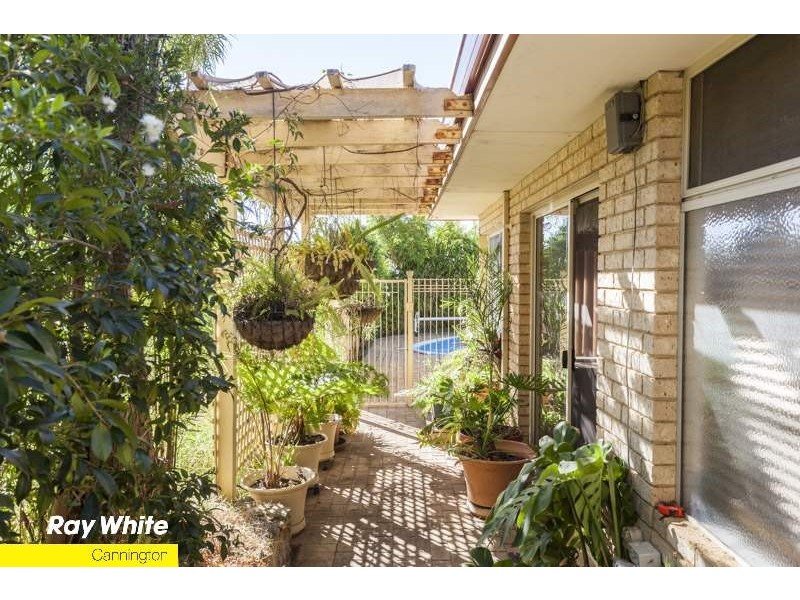 14 Taronga Drive, Kelmscott WA 6111