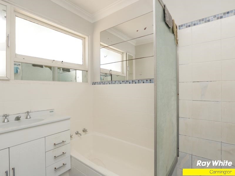 14 Lachlan Road, Thornlie WA 6108