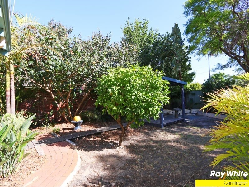 14 Lachlan Road, Thornlie WA 6108