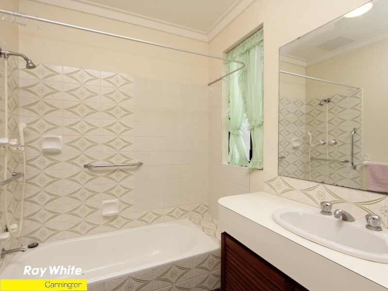 3/8 Manley Street, Cannington WA 6107