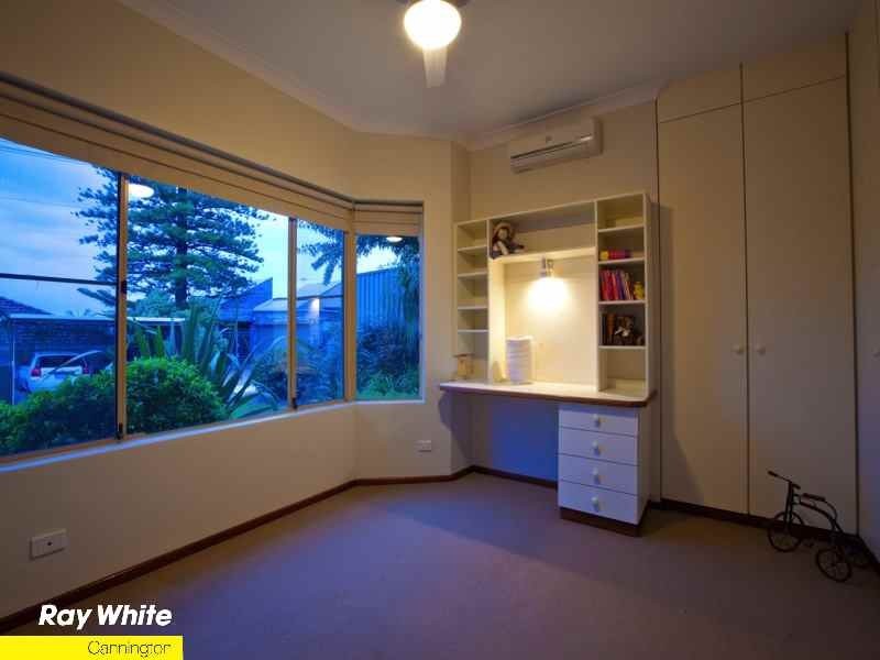 78 River Way, Salter Point WA 6152