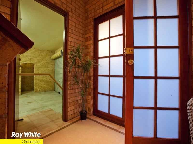 78 River Way, Salter Point WA 6152