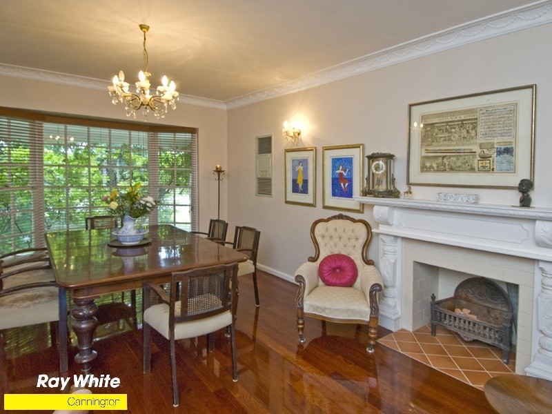 18 Redmond Street, Salter Point WA 6152