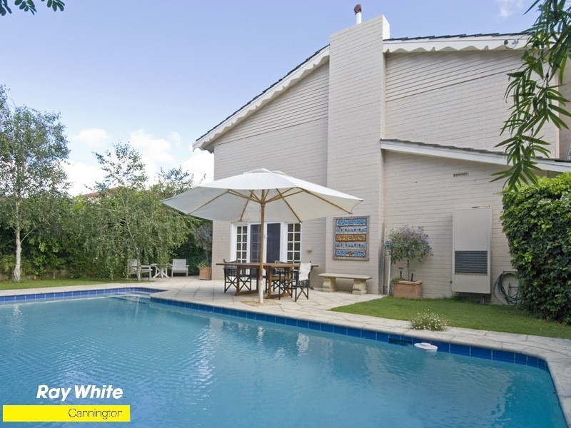 18 Redmond Street, Salter Point WA 6152