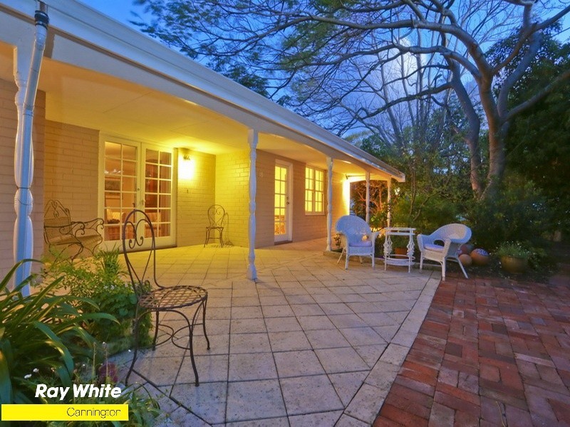 18 Redmond Street, Salter Point WA 6152