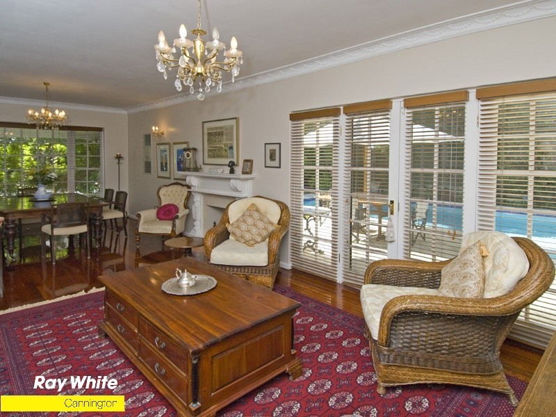 18 Redmond Street, Salter Point WA 6152