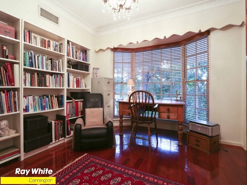 18 Redmond Street, Salter Point WA 6152