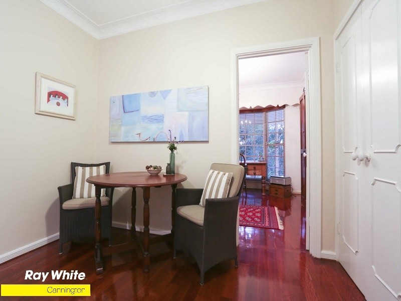 18 Redmond Street, Salter Point WA 6152