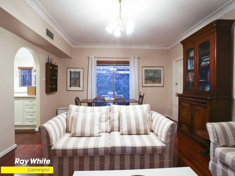 18 Redmond Street, Salter Point WA 6152