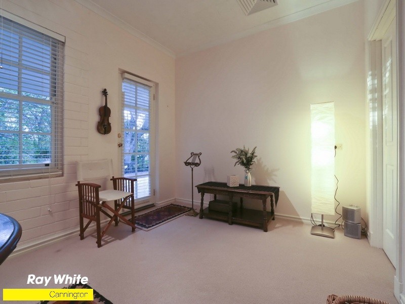 18 Redmond Street, Salter Point WA 6152