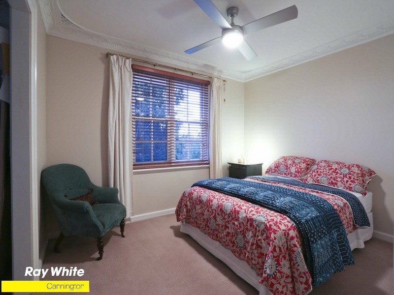 18 Redmond Street, Salter Point WA 6152