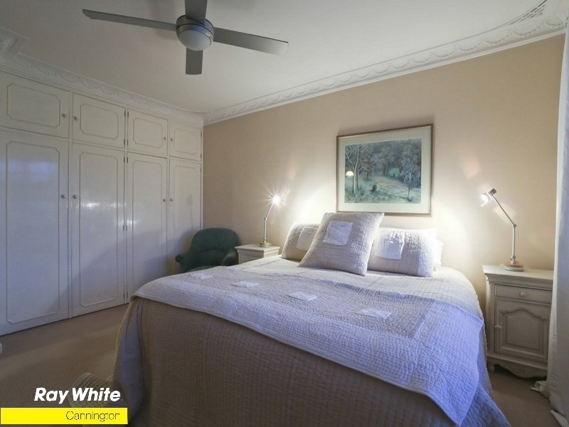 18 Redmond Street, Salter Point WA 6152