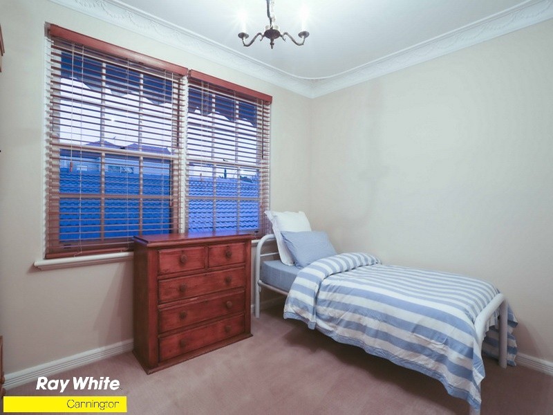 18 Redmond Street, Salter Point WA 6152