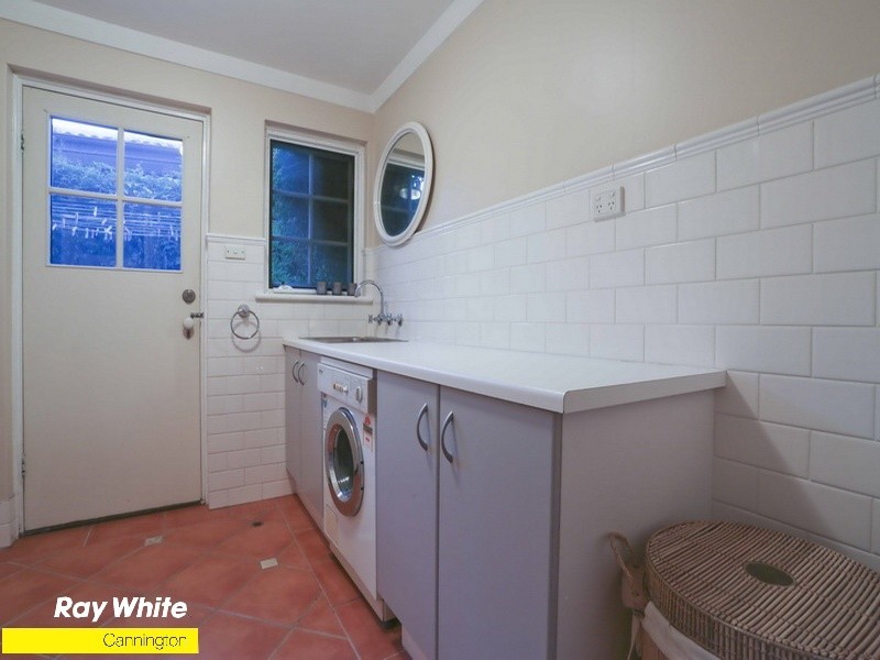 18 Redmond Street, Salter Point WA 6152