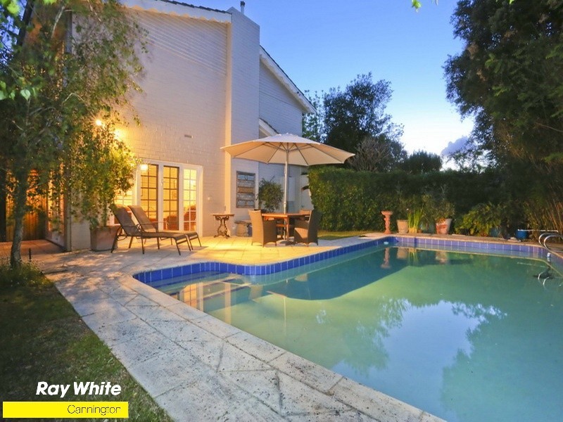 18 Redmond Street, Salter Point WA 6152