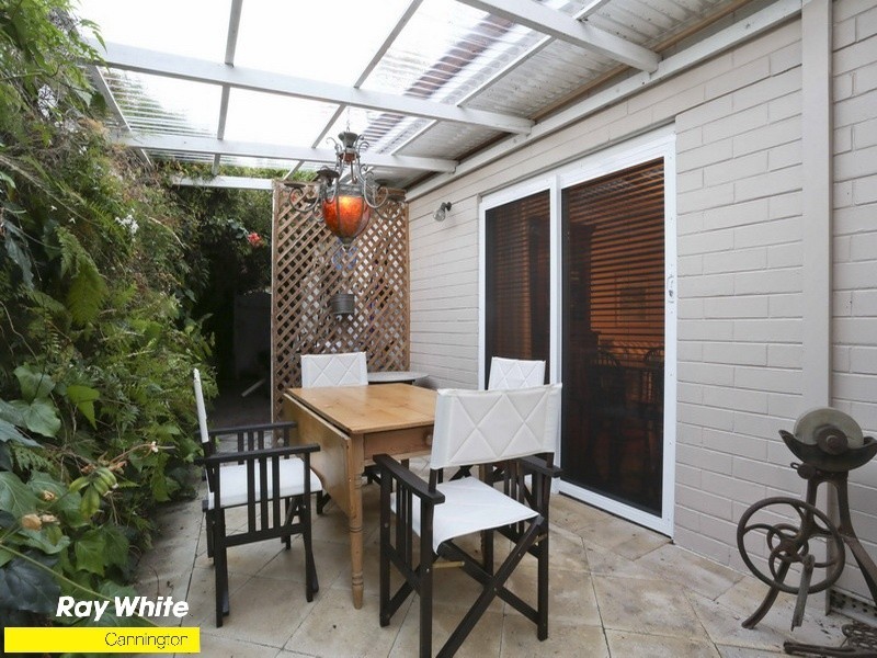 18 Redmond Street, Salter Point WA 6152