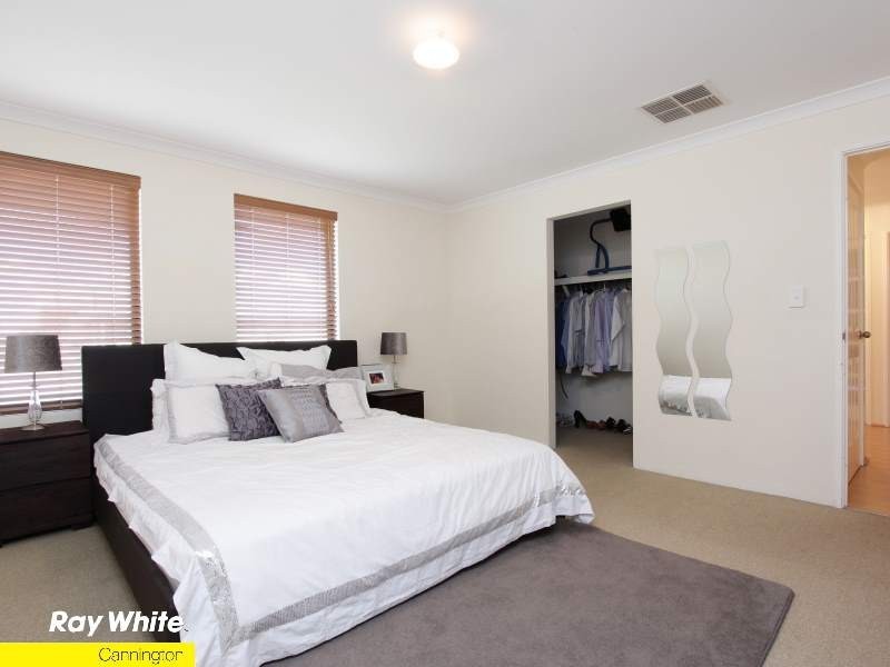 15 Ernest Drive, Success WA 6164