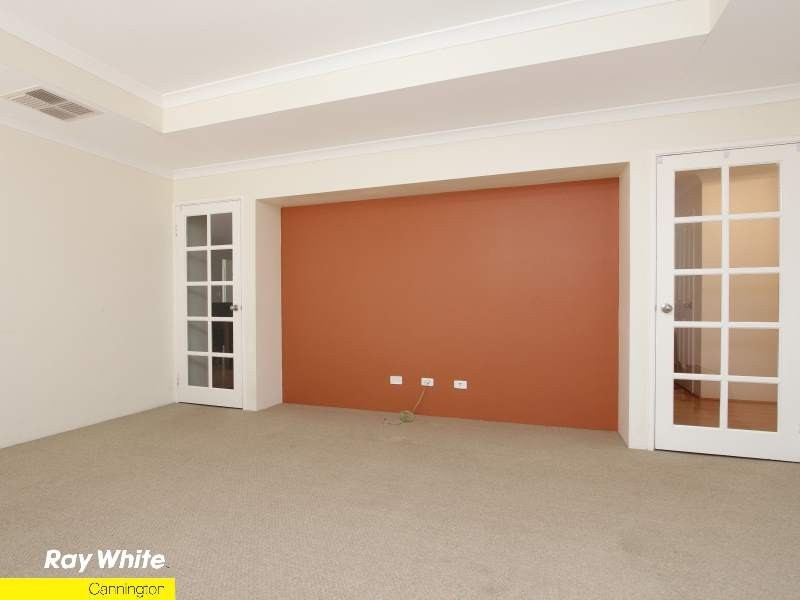 15 Ernest Drive, Success WA 6164