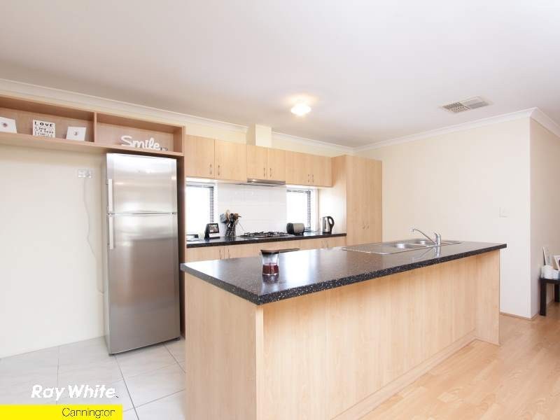 15 Ernest Drive, Success WA 6164