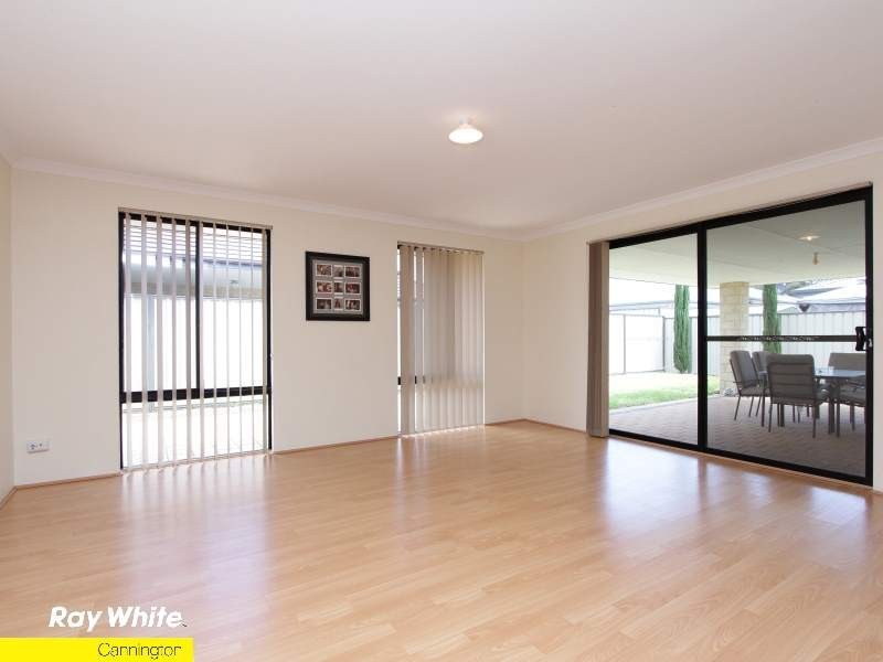 15 Ernest Drive, Success WA 6164